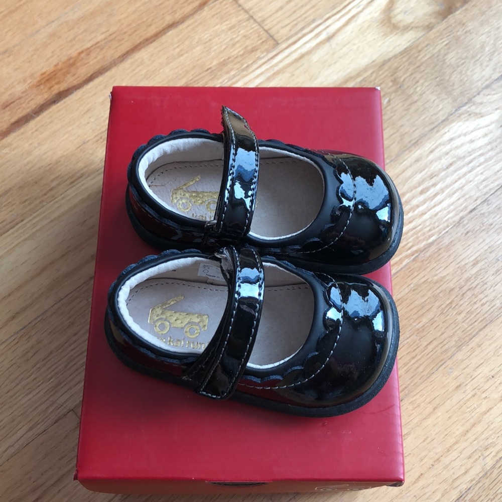 Black patent leather baby girl dress shoes